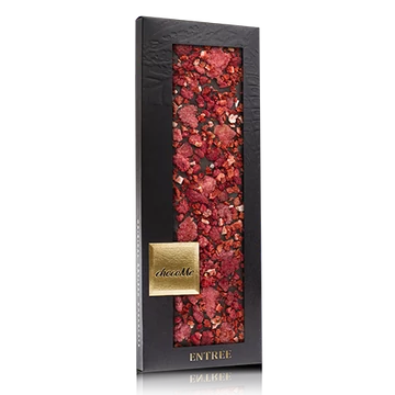 Pinot Noir borhoz - Valrhona 66% étcsokoládé, liofilizált eperdarabok, liofilizált málnadarabok, kandírozott rózsaszirom