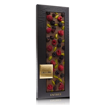 Tejcsokoládé, pisztácia, liofilizált feketeszeder, liofilizált málnaszem