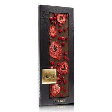 Tejcsokoládé, liofilizált eperszelet, liofilizált pirosribizli