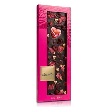 Valrhona 66% étcsokoládé, bronz csokoládé szívek, kandírozott rózsaszirom, fehércsokoládé szív, aszalt vörösáfonya