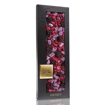 Valrhona 66% étcsokoládé, liofilizált málnadarabok, liofilizált feketeszeder, liofilizált kékáfonyás joghurt