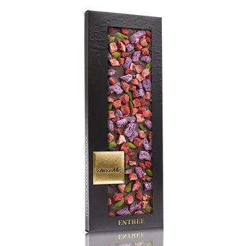 Tejcsokoládé, pisztácia, liofilizált eperdarabok, liofilizált kékáfonyás joghurt